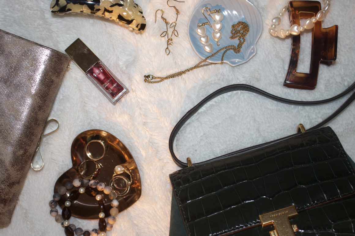 5 Basic Accessories to Wear With Every Type of Outfit | Who What Wear Essential Accessories For Elevating A Basic Outfit