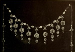 Types of Vintage Jewelry: A Guide Types of Vintage Jewelry: A Guide