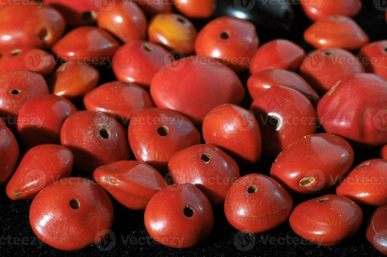 What Materials Are Commonly Used In Fashion Jewelry Design